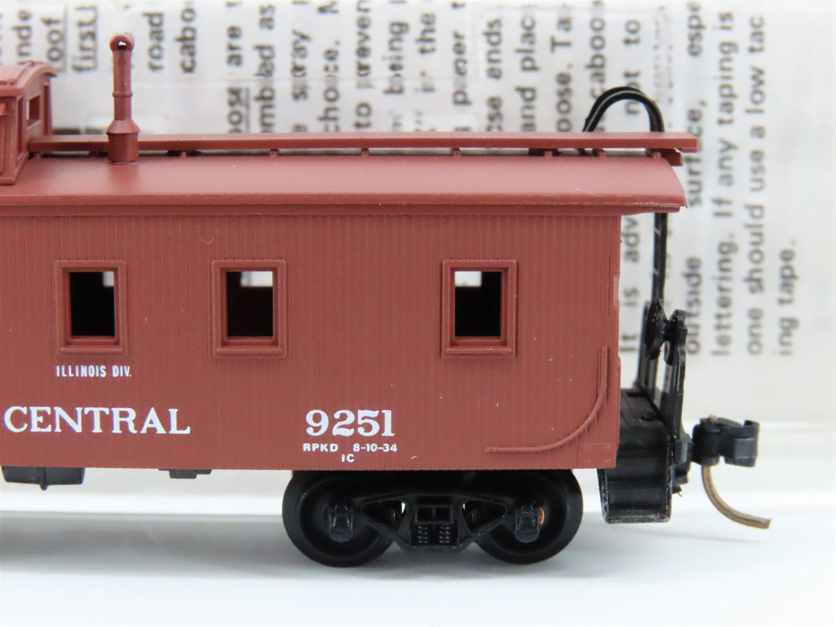 N Scale Micro-Trains MTL 50030 IC Illinois Central Railroad 34&#39; Caboose #9251