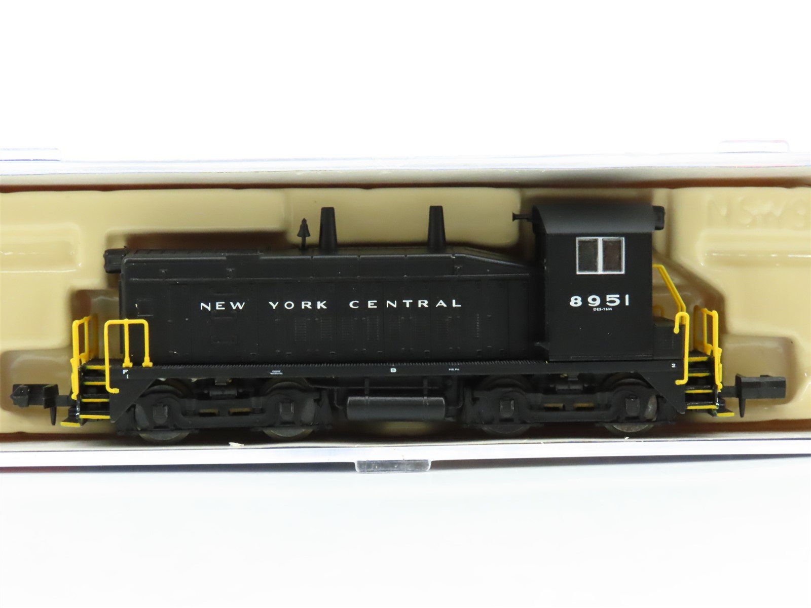 N Scale Life-Like 7892 NYC New York Central EMD SW9/1200 Diesel Switcher #8951