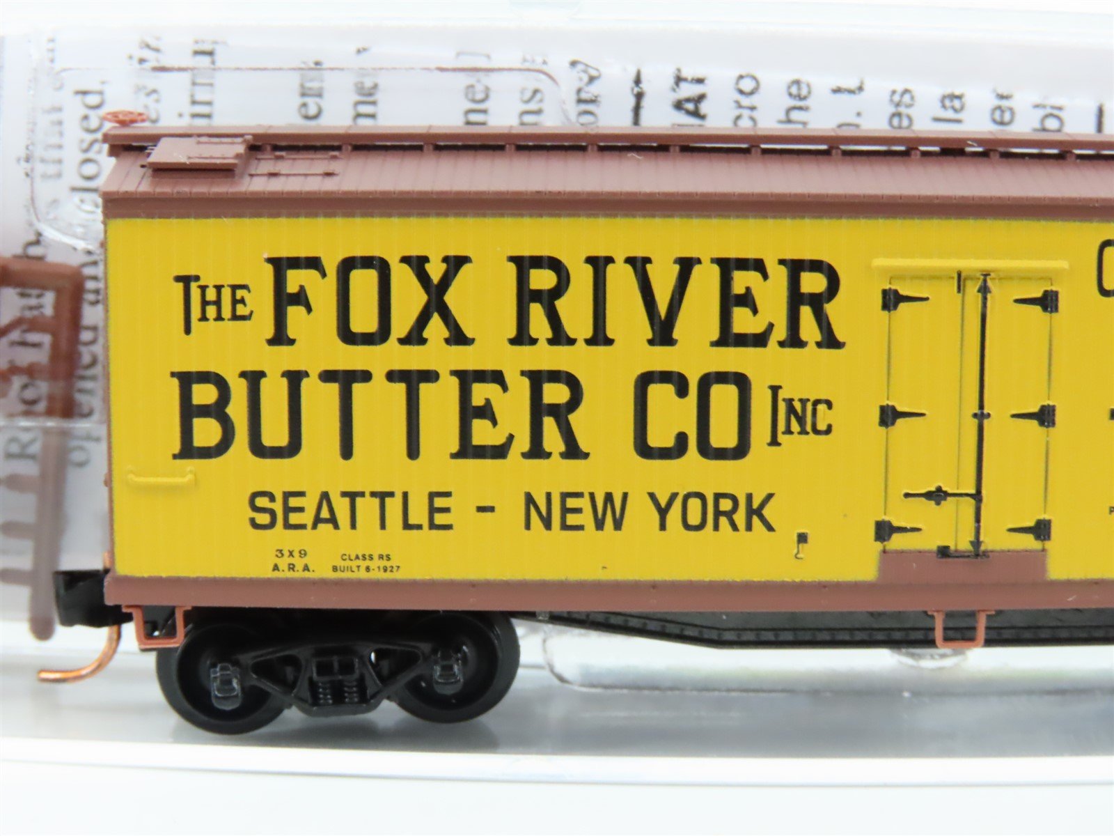 N Scale Micro-Trains MTL 04900590 URTC Fox River Butter 40' Reefer #12301