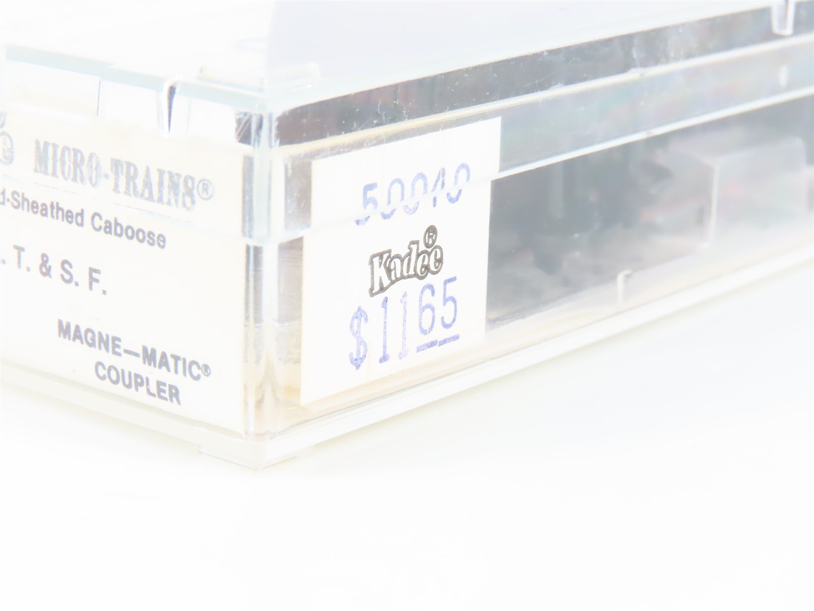 N Kadee Micro-Trains MTL 50040 ATSF Santa Fe 34' Wood Sheathed Caboose #1205