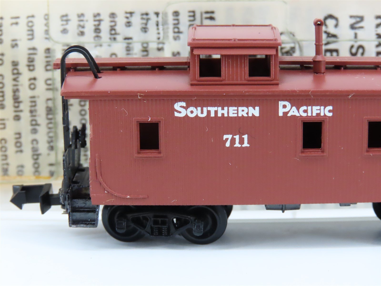 N Scale Kadee Micro-Trains MTL 50071 SP Southern Pacific 34' Caboose #711