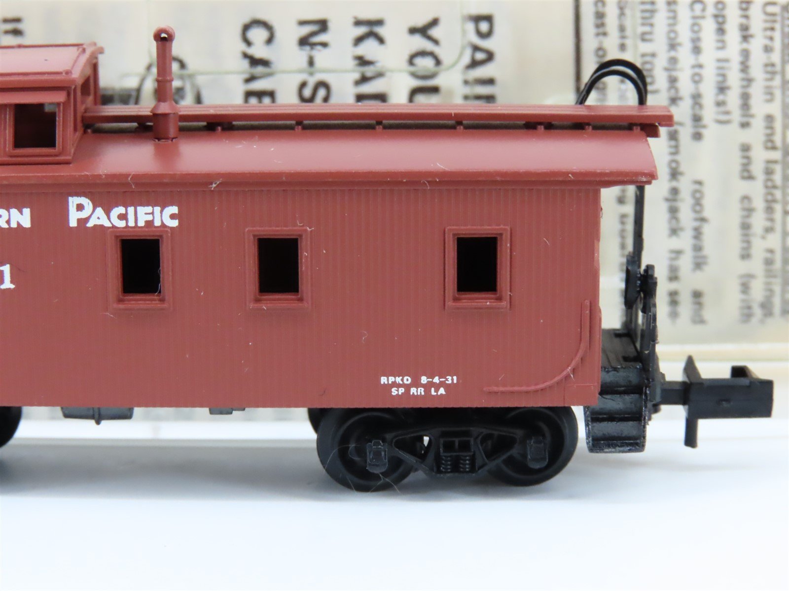N Scale Kadee Micro-Trains MTL 50071 SP Southern Pacific 34' Caboose #711