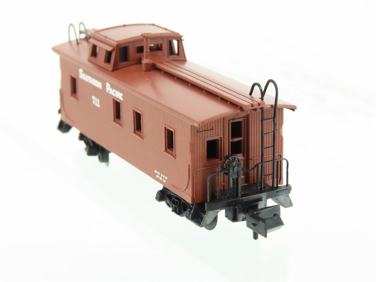 N Scale Kadee Micro-Trains MTL 50071 SP Southern Pacific 34&#39; Caboose #711