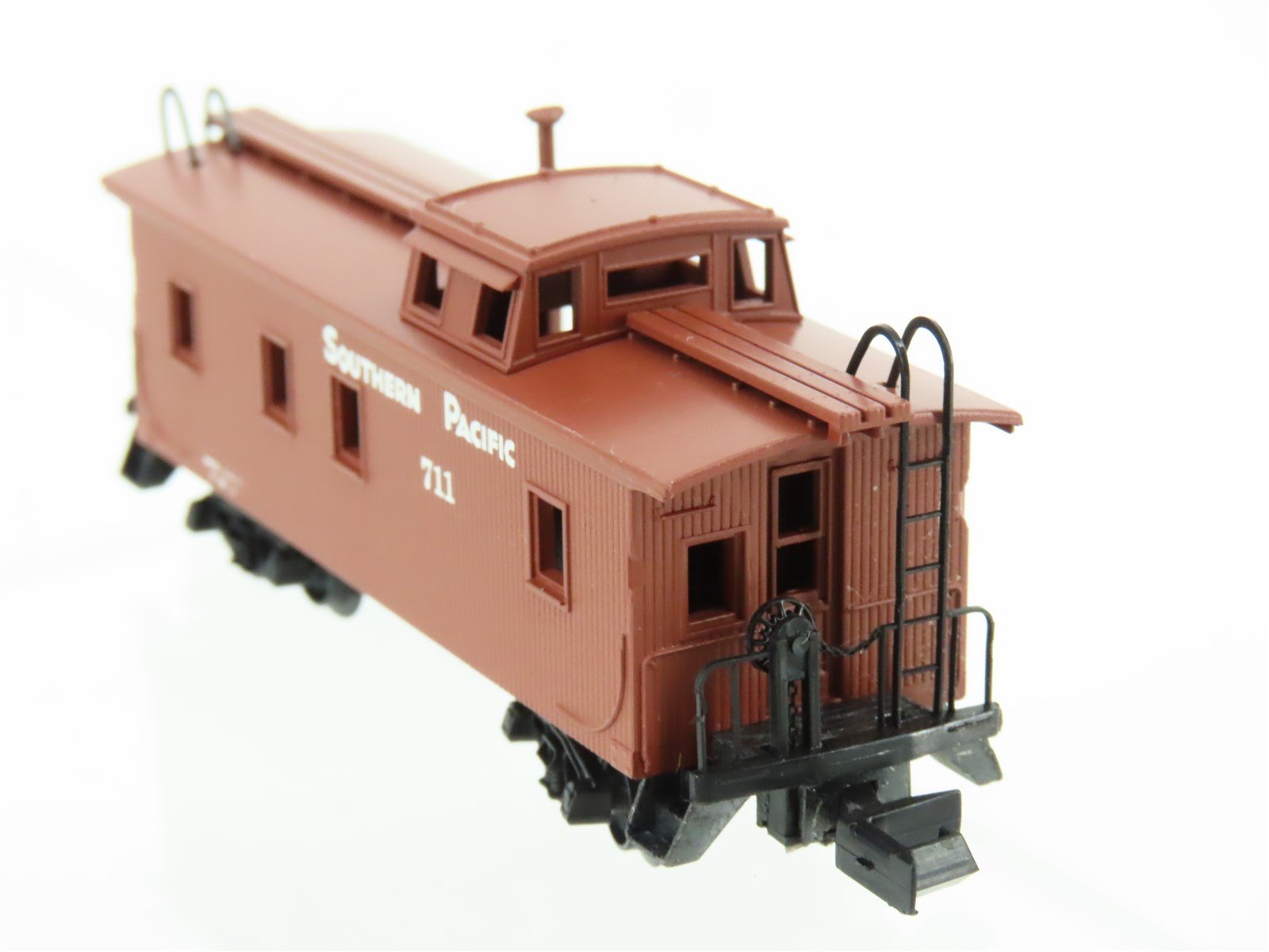 N Scale Kadee Micro-Trains MTL 50071 SP Southern Pacific 34' Caboose #711