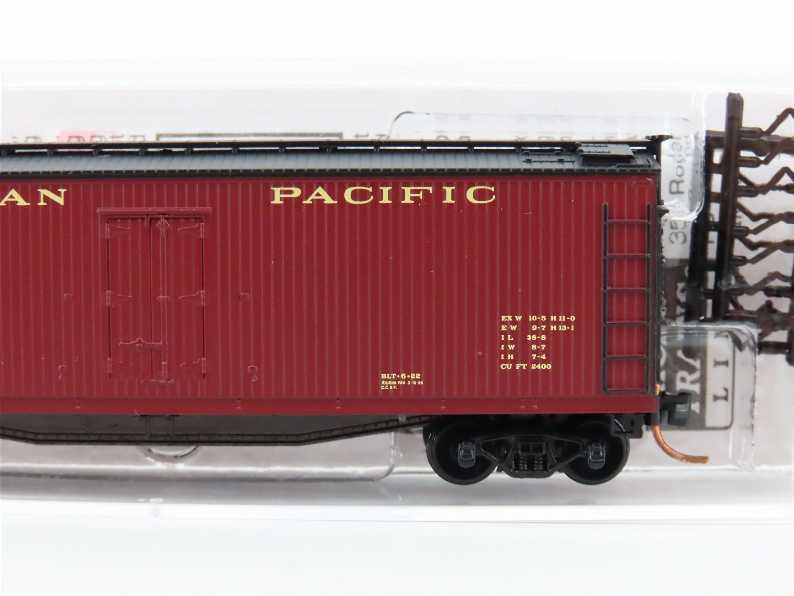 N Scale Micro-Trains MTL 04900530 CP Canadian Pacific 40' Wood Reefer #5609