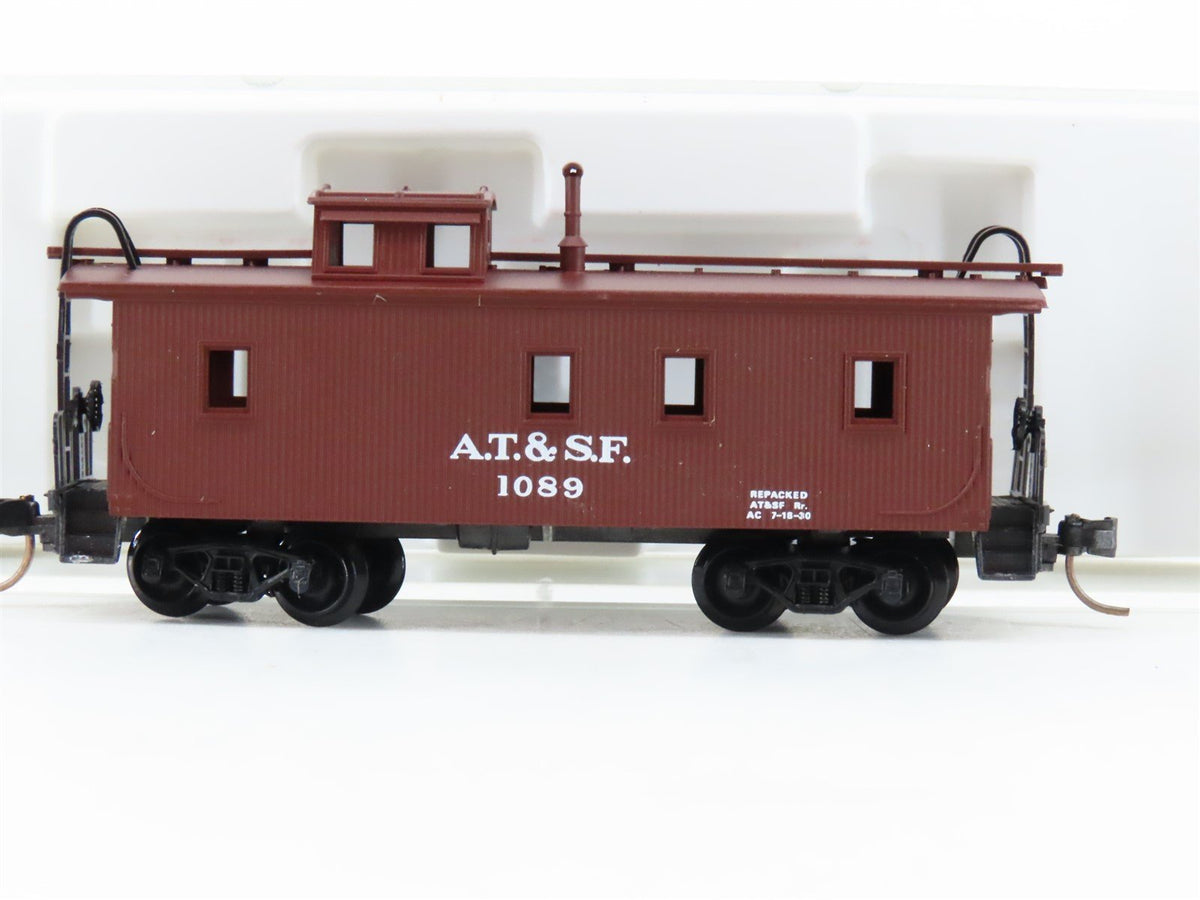 N Scale Kadee Micro-Trains MTL 50040 ATSF Santa Fe Railroad 34&#39; Caboose #1089