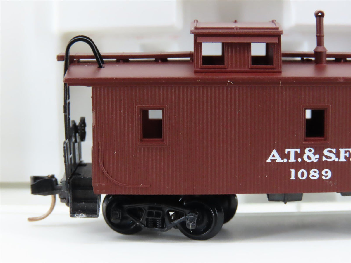 N Scale Kadee Micro-Trains MTL 50040 ATSF Santa Fe Railroad 34&#39; Caboose #1089