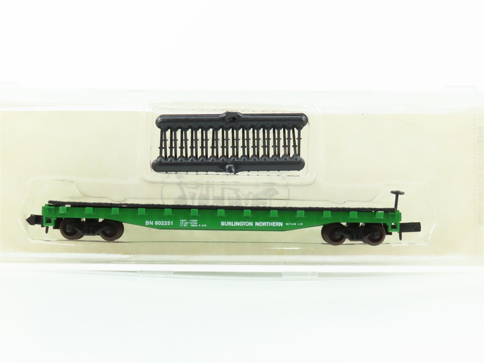 N Scale Atlas 3801 BN Burlington Northern 50' Flat Car #602251 w/ Stakes