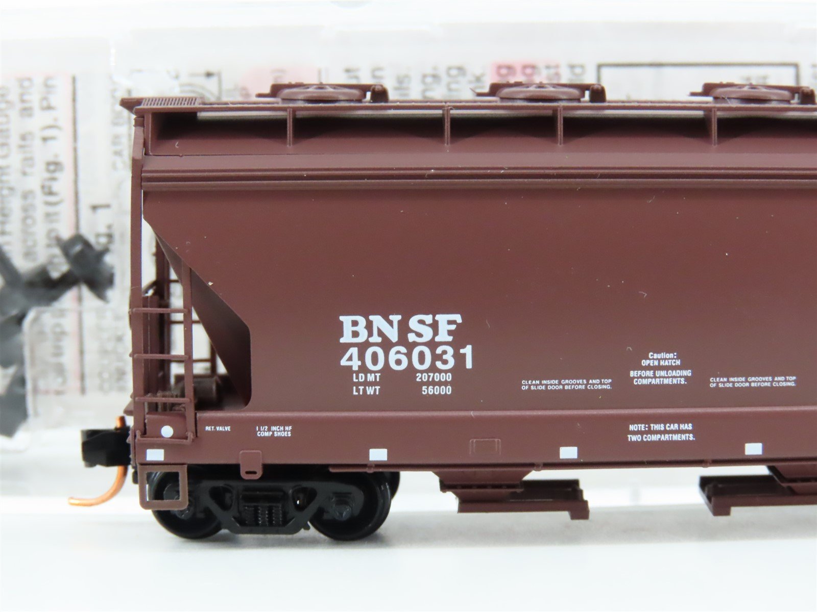 N Scale Micro-Trains MTL 09200190 BNSF Railway 2-Bay Center Flow Hopper 406031
