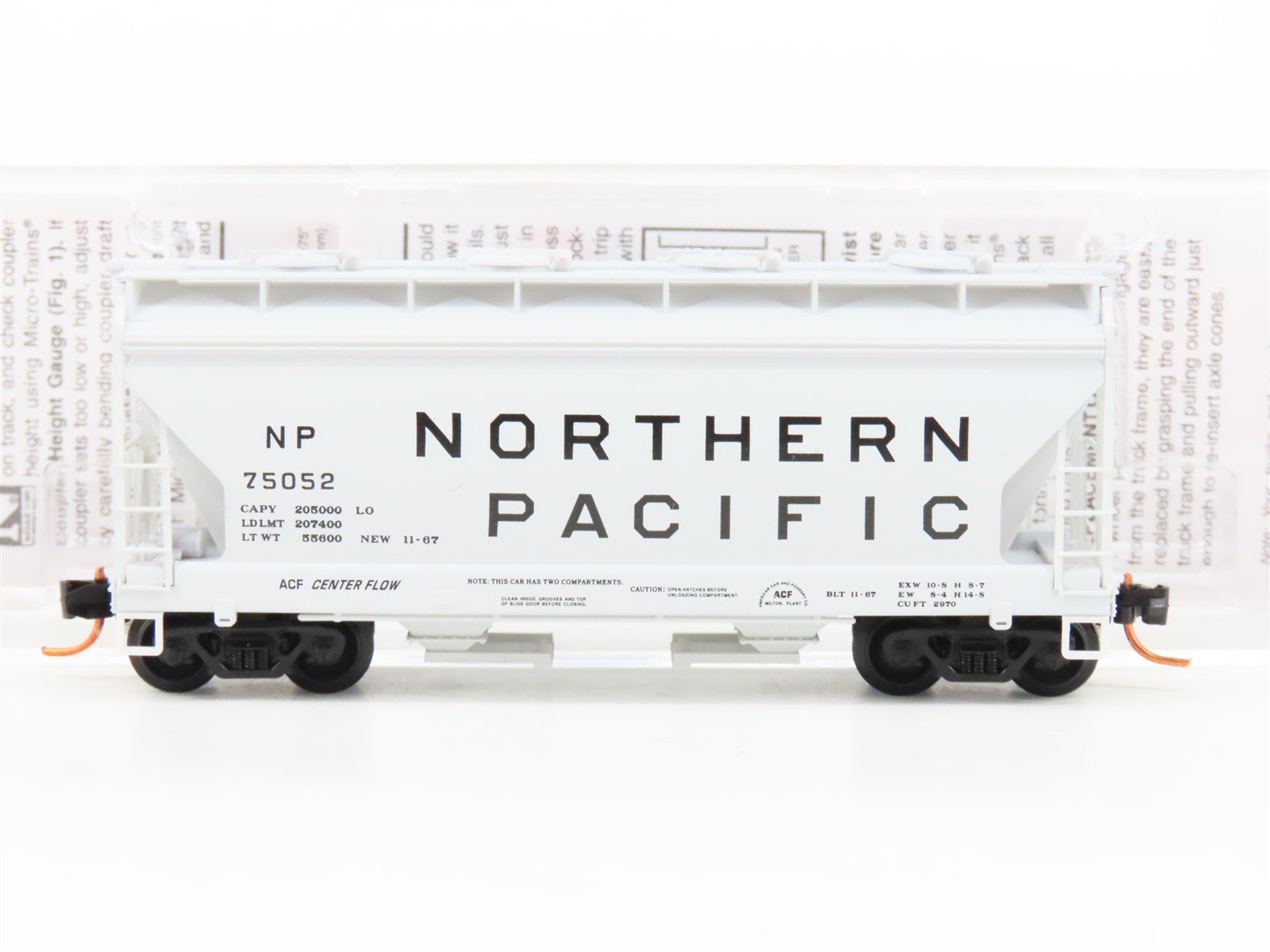 N Micro-Trains MTL 09200232 NP Northern Pacific 2 Bay Covered Hopper #75052