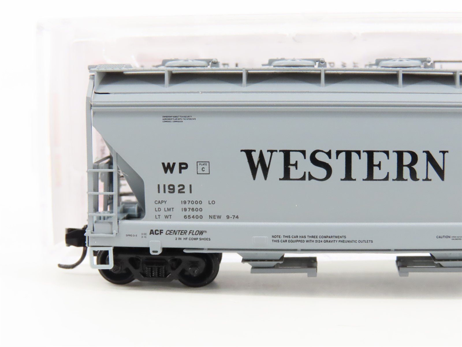 N Scale Micro-Trains MTL 09300170 WP Western Pacific 3-Bay Covered Hopper #11921