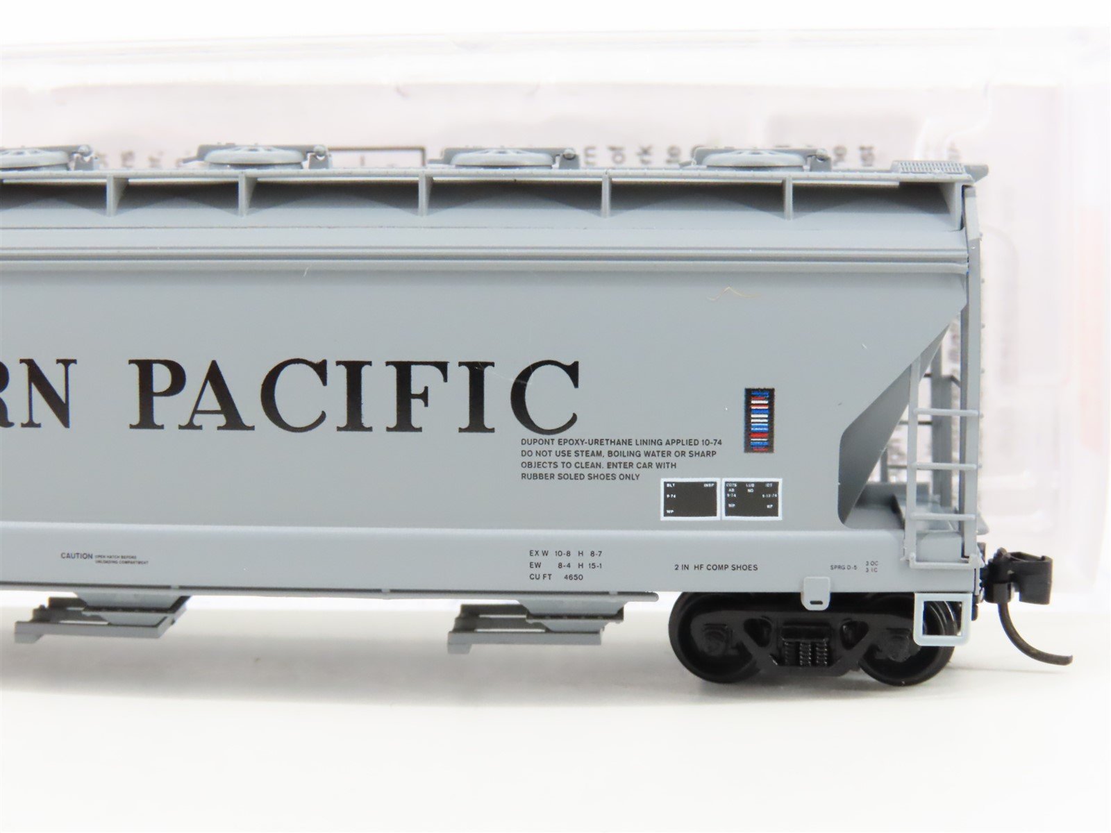 N Scale Micro-Trains MTL 09300170 WP Western Pacific 3-Bay Covered Hopper #11921