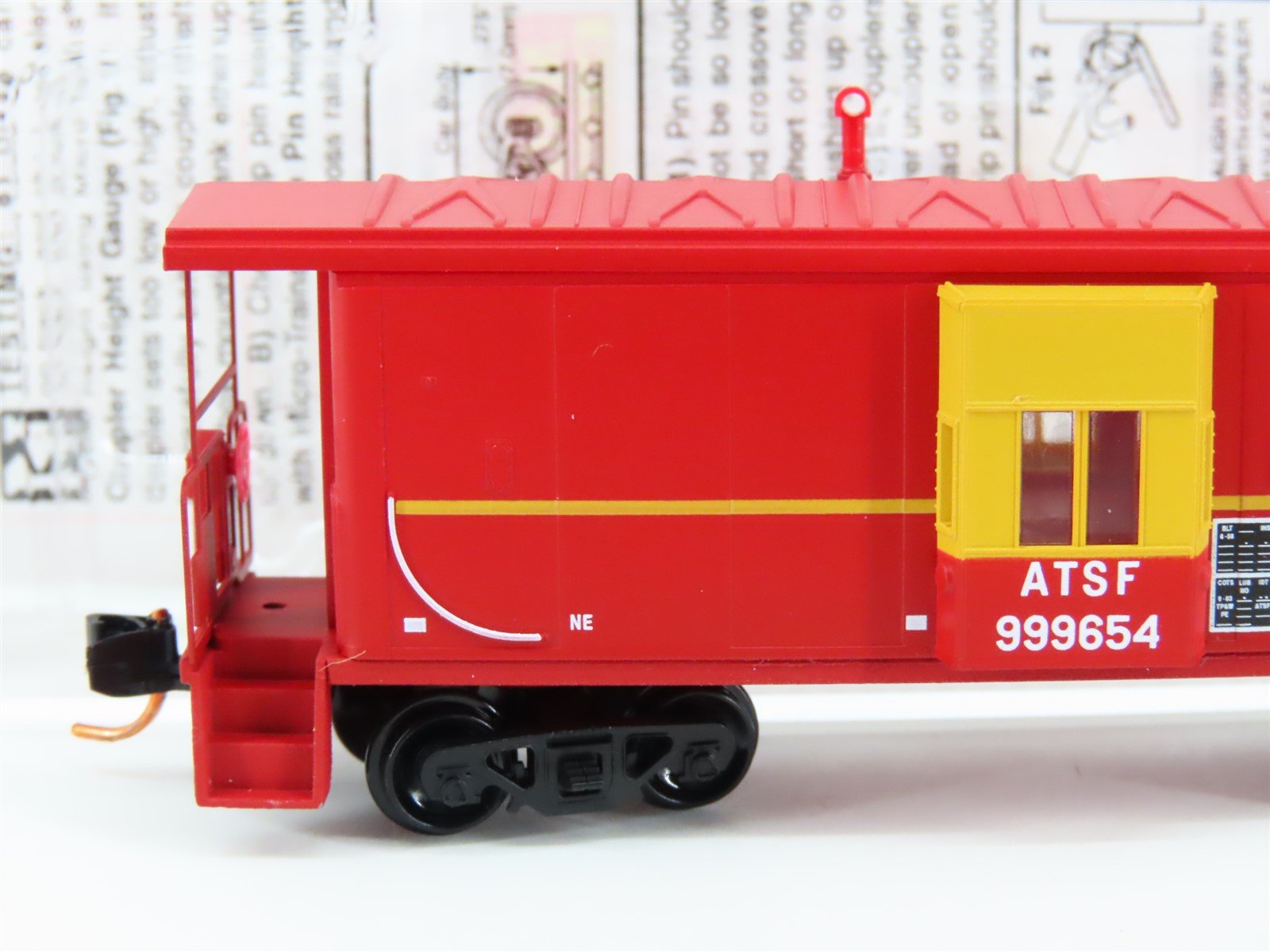 N Scale Micro-Trains MTL 13000100 ATSF Santa Fe Bay Window Caboose #999654
