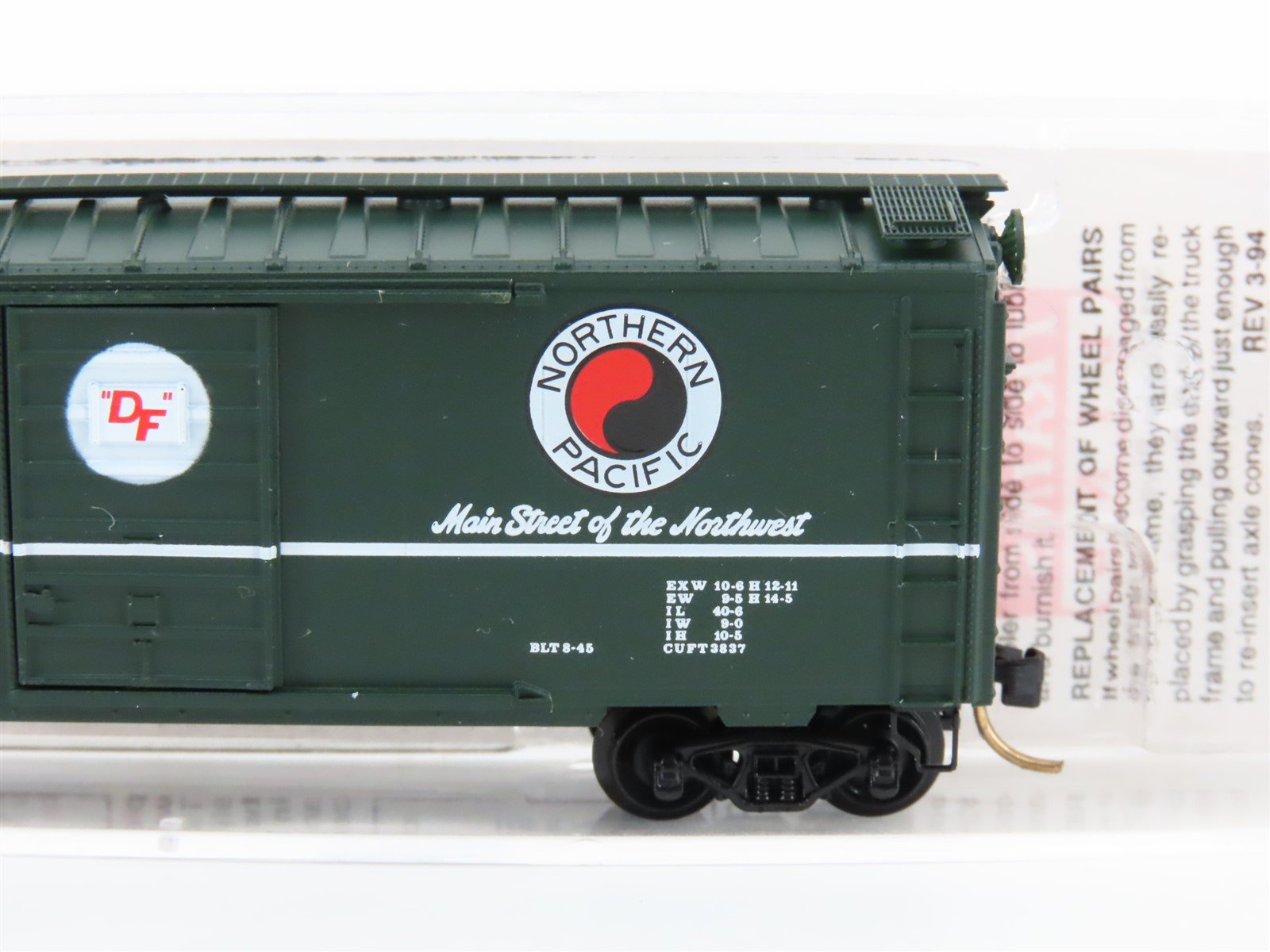 N Scale Micro-Trains MTL 20236 NP Northern Pacific 40' Single Door Box Car #1001
