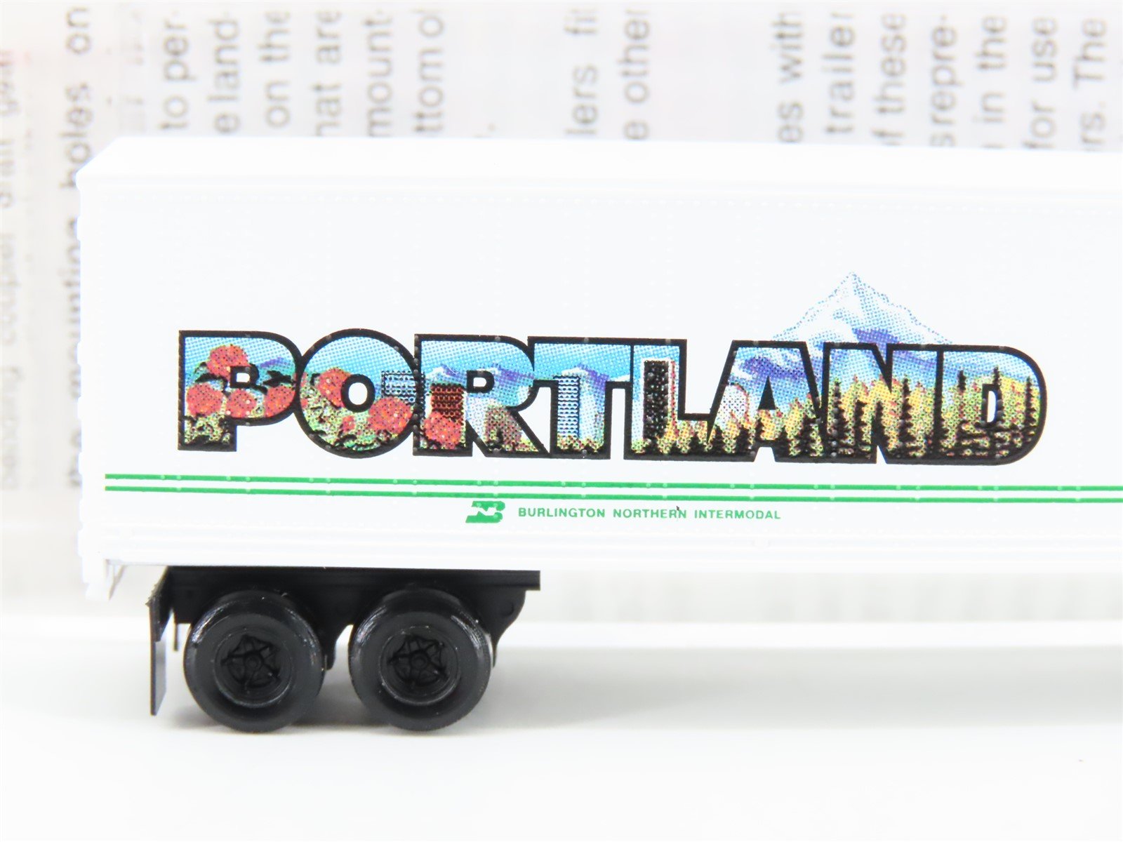 N Scale Micro-Trains MTL 67210 BNZ Intermodal Portland 45' Trailer #237862