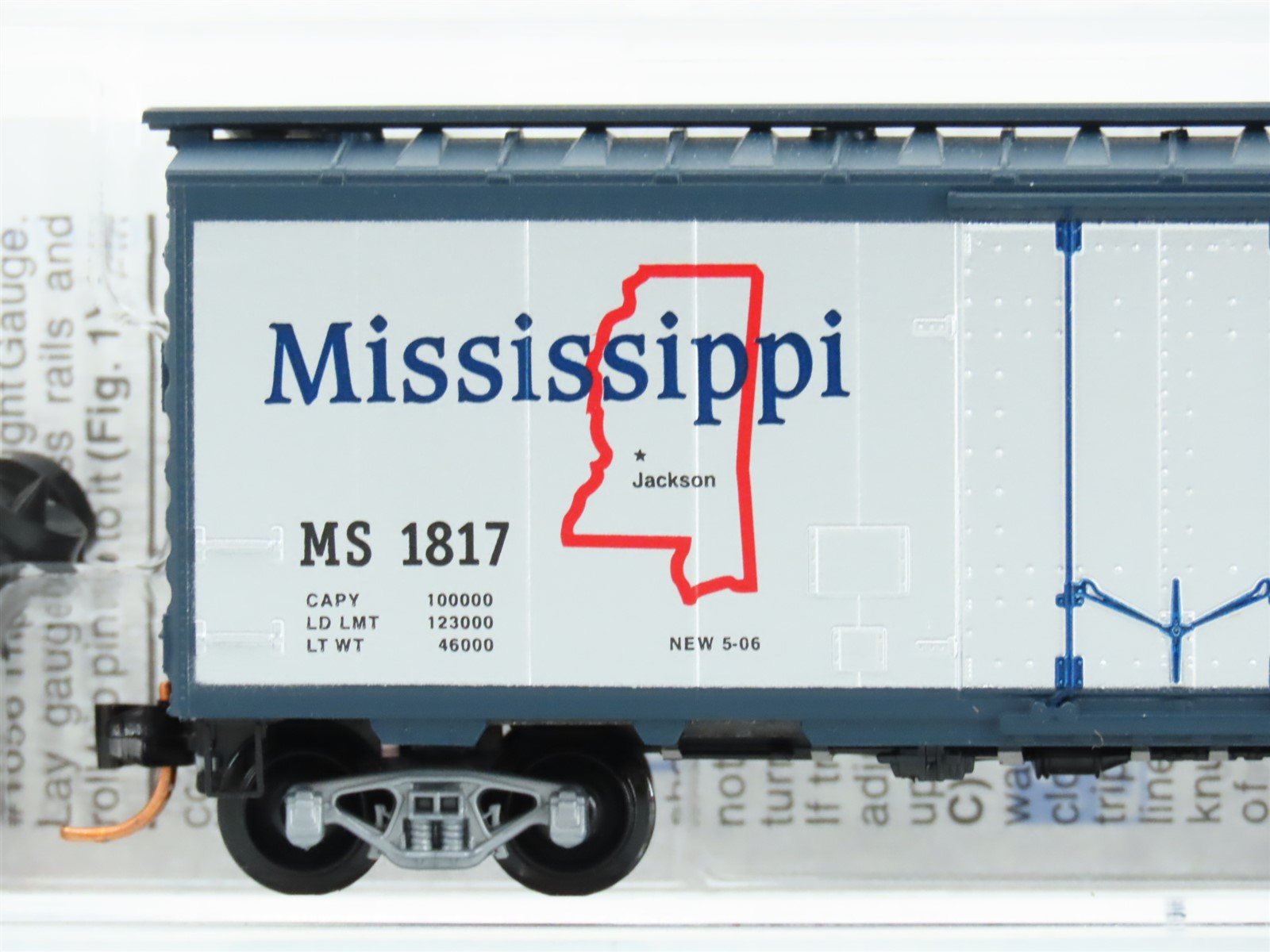 N Scale Micro-Trains MTL 02100401 MS Mississippi State 40' Standard Boxcar #1817