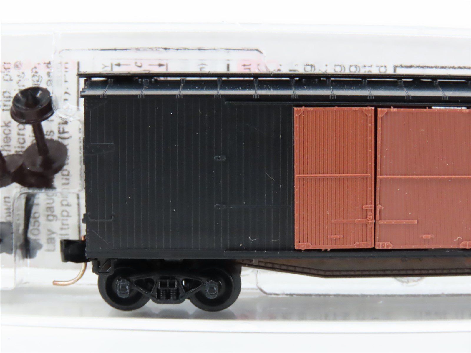 N Scale Micro-Trains MTL 41000 Undecorated 1-1/2 Door 40' Wood Box Car