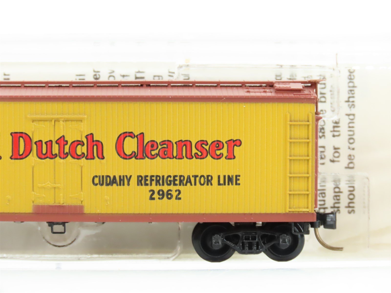 N Scale Micro-Trains MTL 49010 Old Dutch Cleanser 40' Wood Reefer #2962