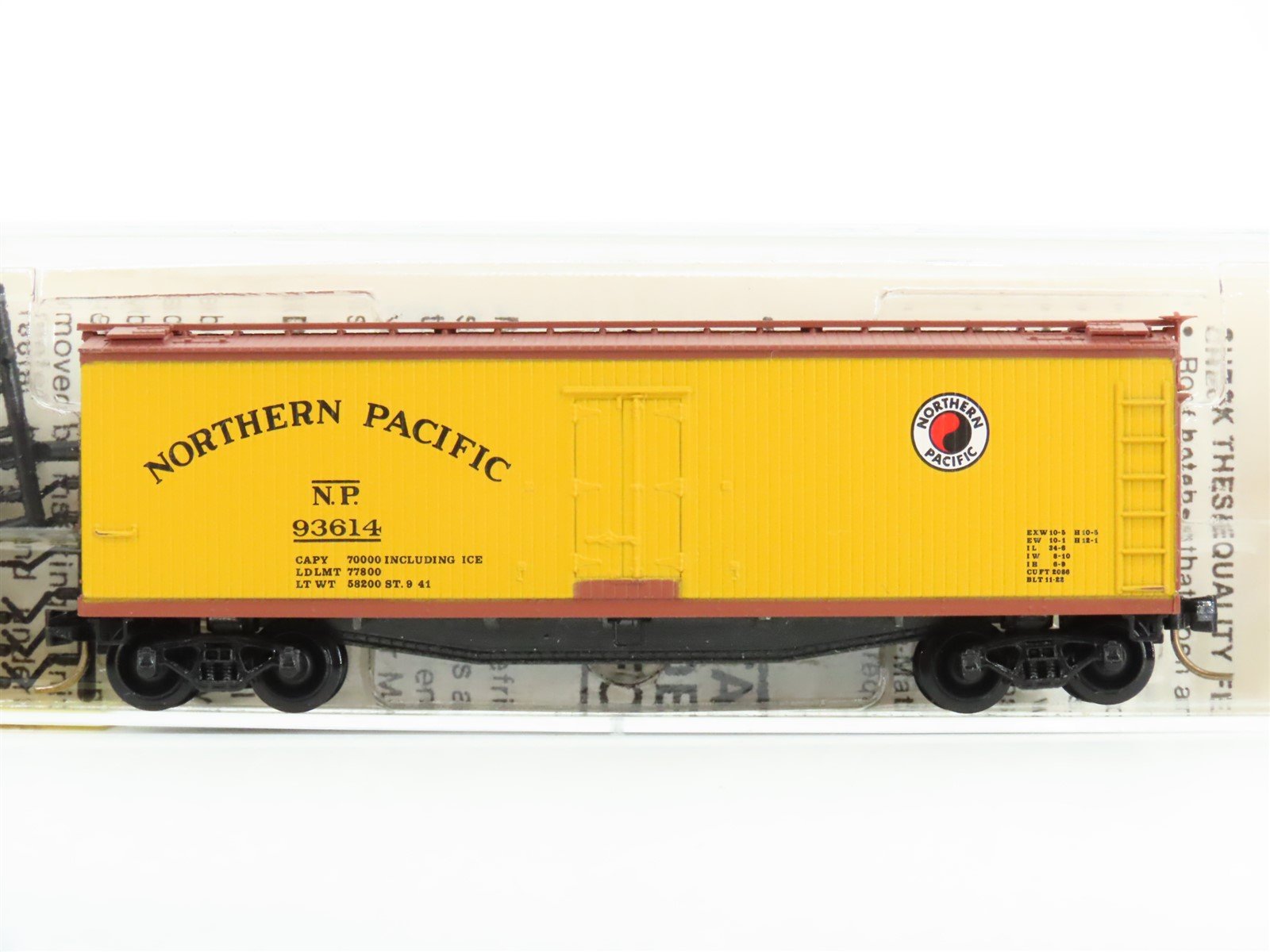 N Scale Micro-Trains MTL/Kadee 49260 NP Northern Pacific 40' Wood Reefer #93614