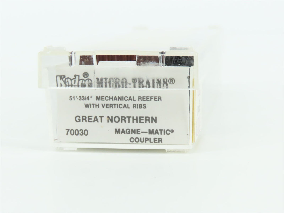 N Scale Micro-Trains MTL/Kadee 70030 GN Great Northern 51&#39; Mech Reefer Car #8832