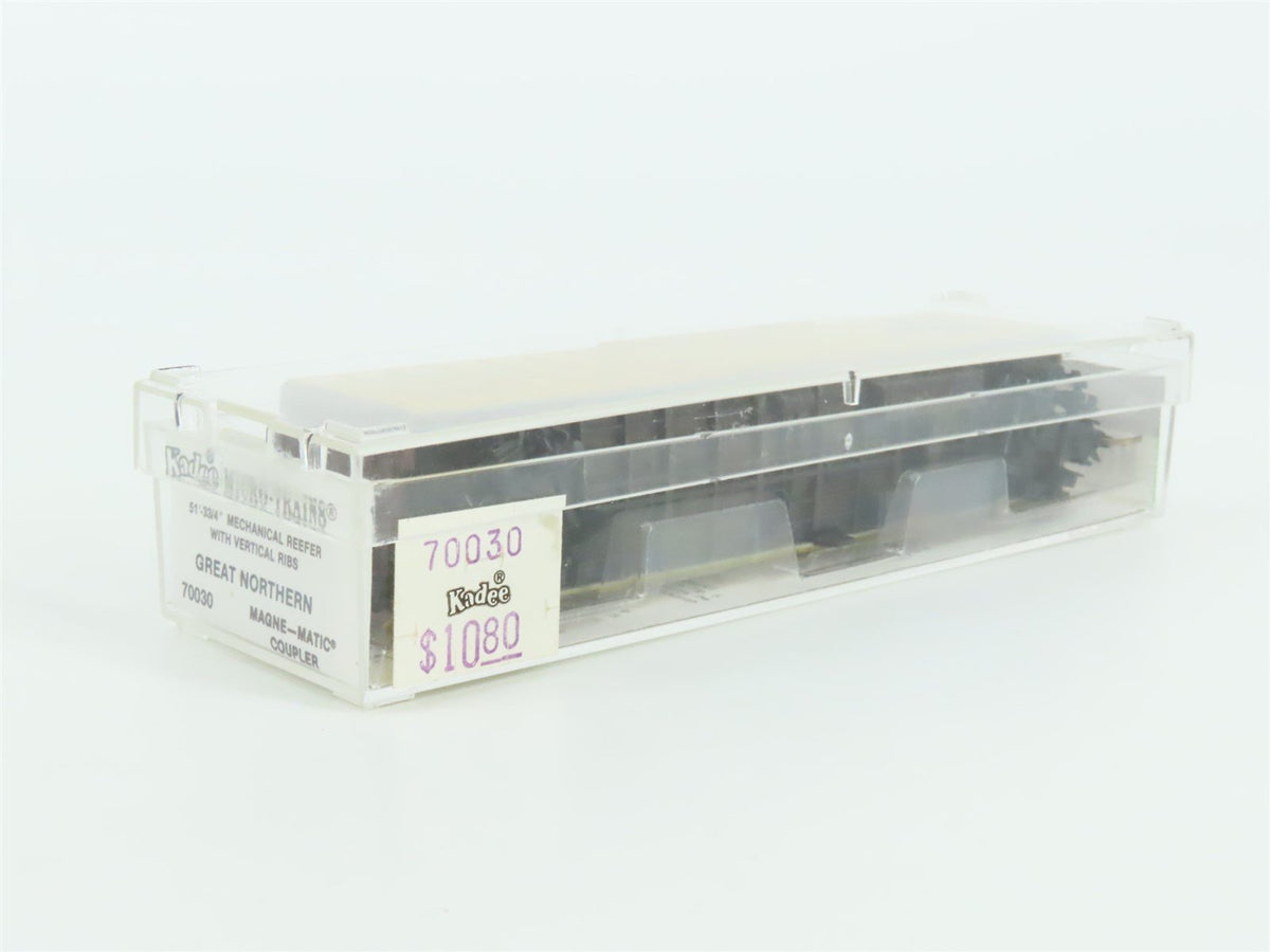 N Scale Micro-Trains MTL/Kadee 70030 GN Great Northern 51&#39; Mech Reefer Car #8832