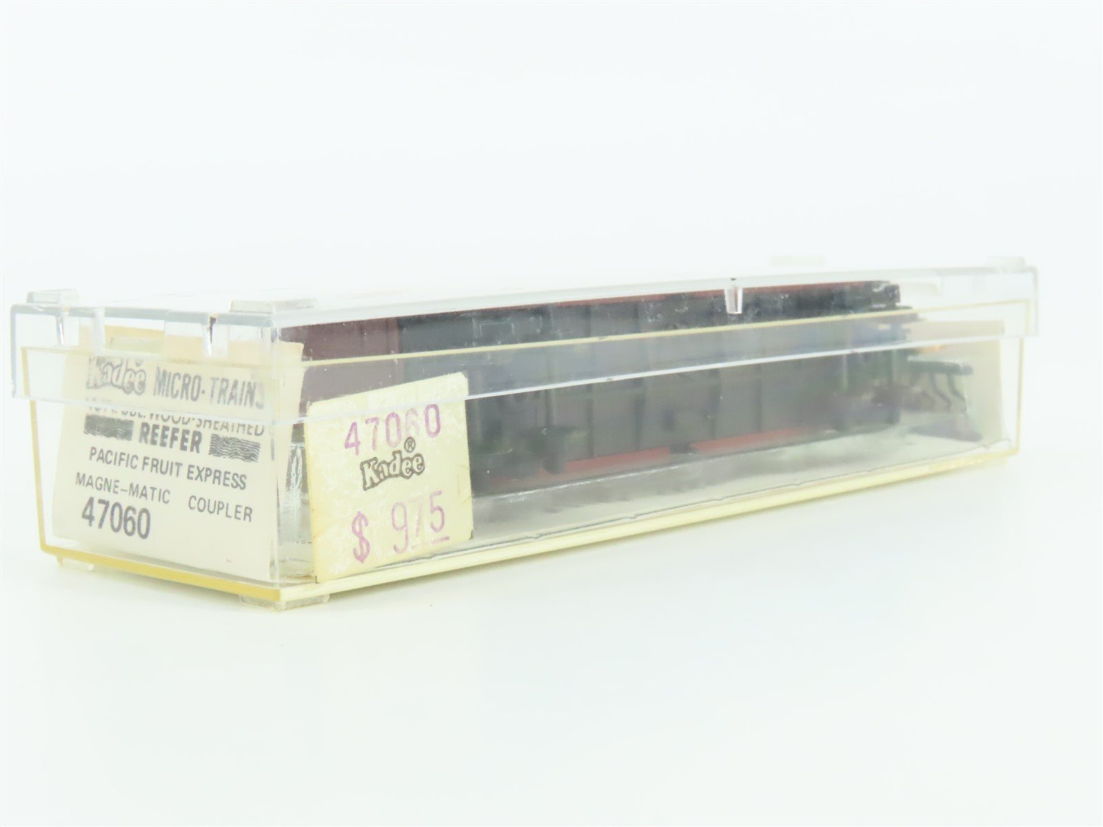 N Micro-Trains MTL/Kadee 47060 PFE Pacific Fruit Express 40' Reefer Car #19828