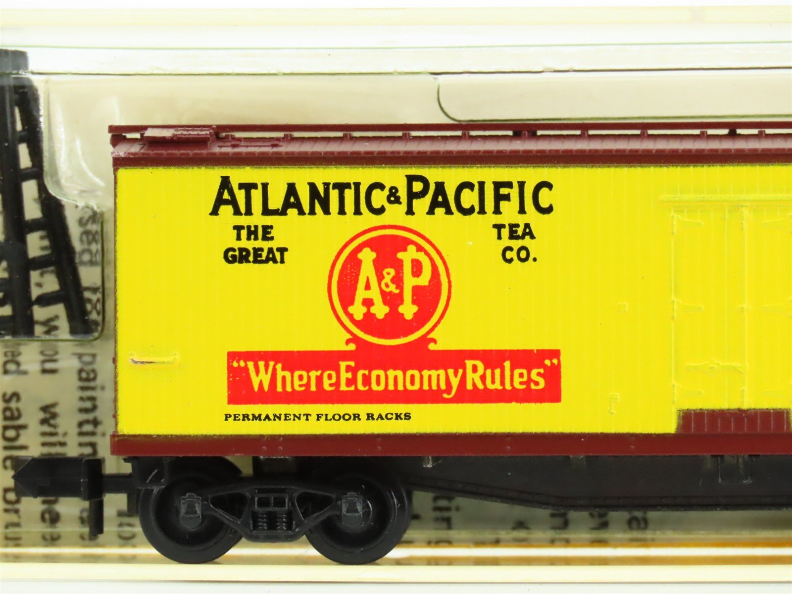 N Micro-Trains MTL/Kadee 47011 URTC A&P Atlantic & Pacific 40' Reefer Car #23099