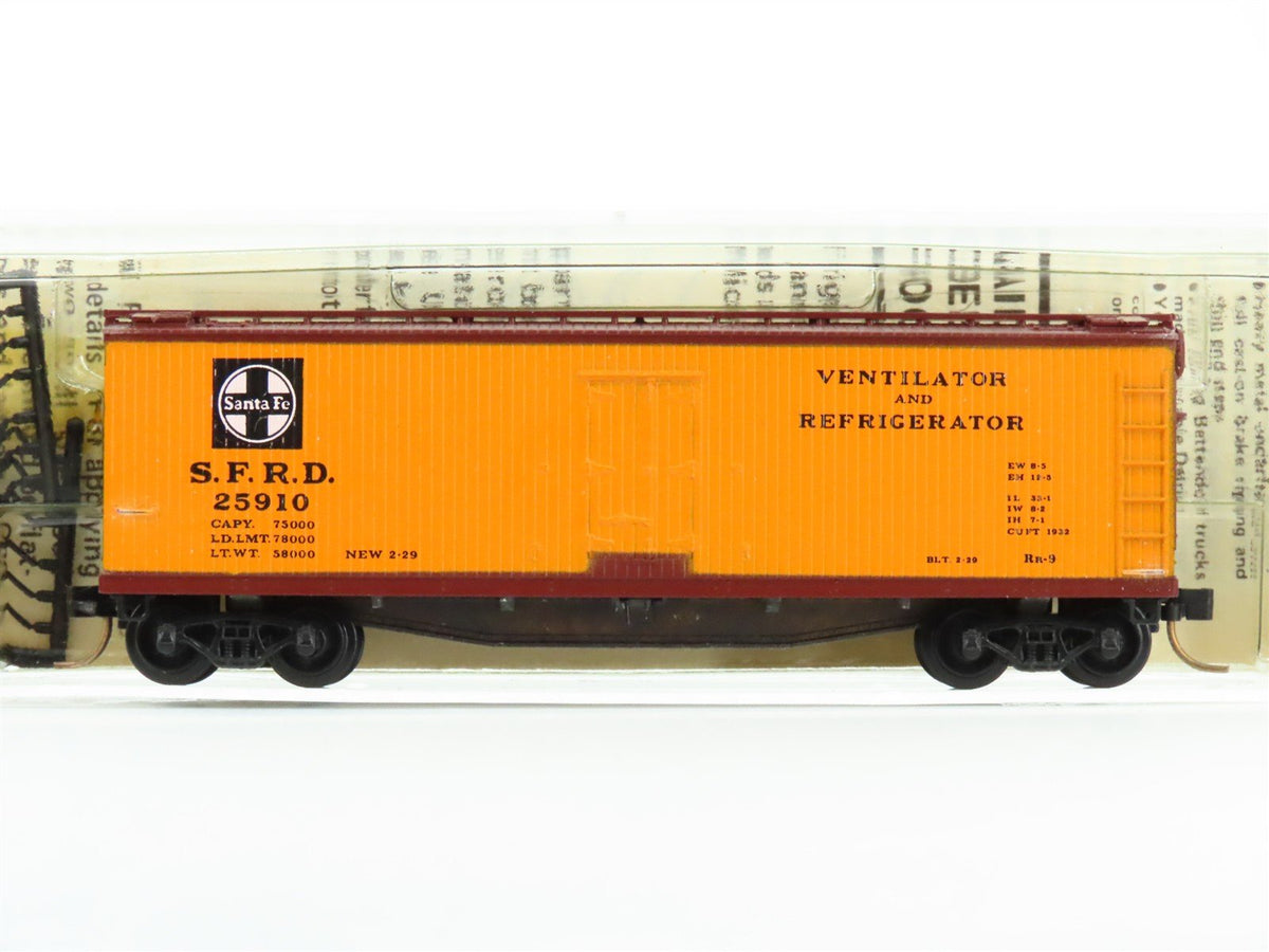 N Scale Micro-Trains MTL/Kadee 47050 SFRD Santa Fe 40&#39; Reefer Car #25910