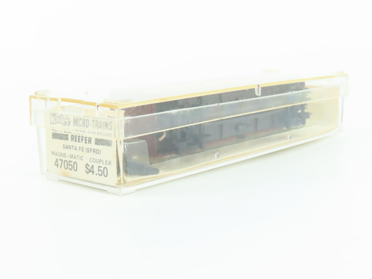 N Scale Micro-Trains MTL/Kadee 47050 SFRD Santa Fe 40&#39; Reefer Car #25910