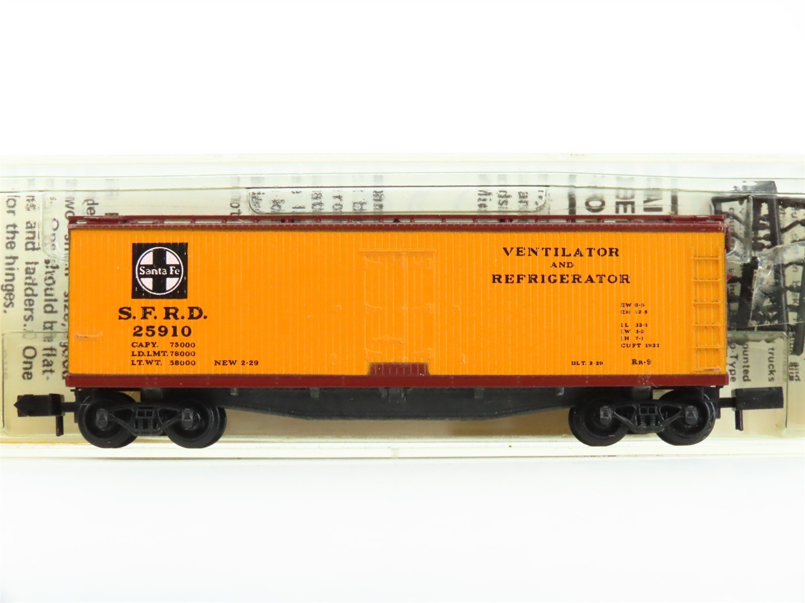 N Scale Micro-Trains MTL/Kadee 47051 SFRD Santa Fe 40' Reefer Car #25910