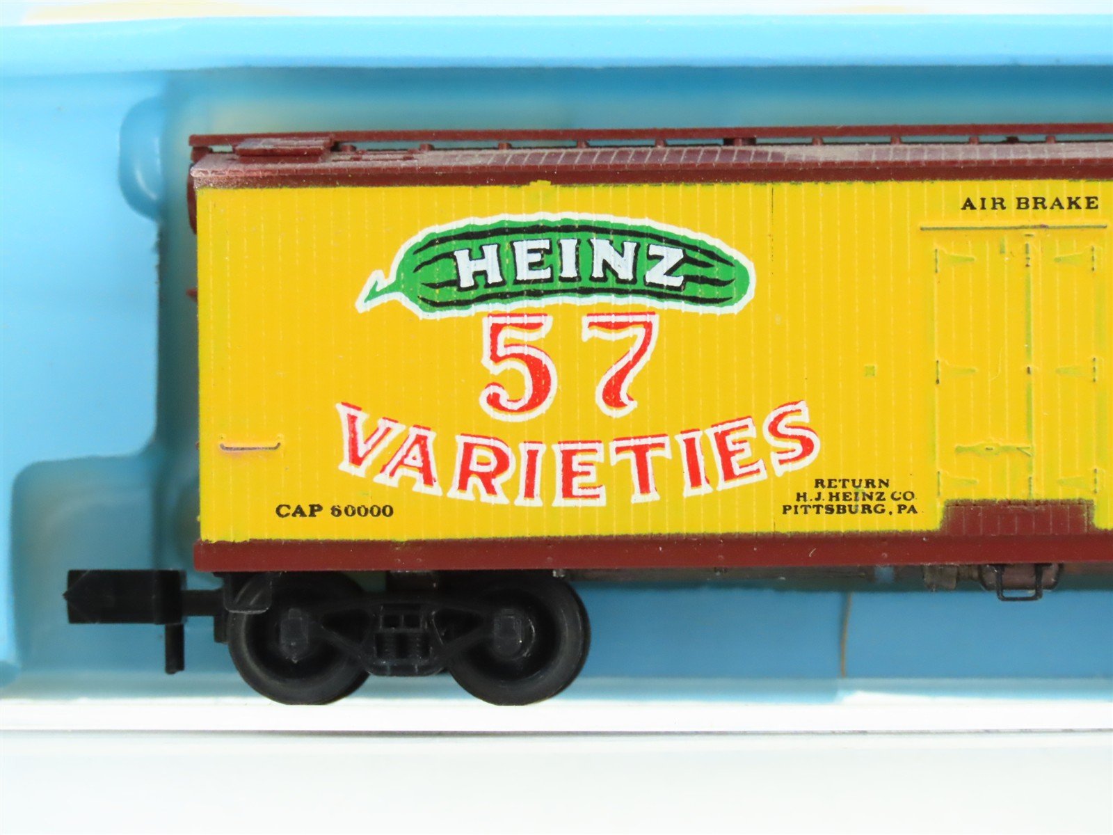 N Micro-Trains MTL/Kadee 47021 HJHC Heinz Ketchup 57 40' Reefer Car #3016