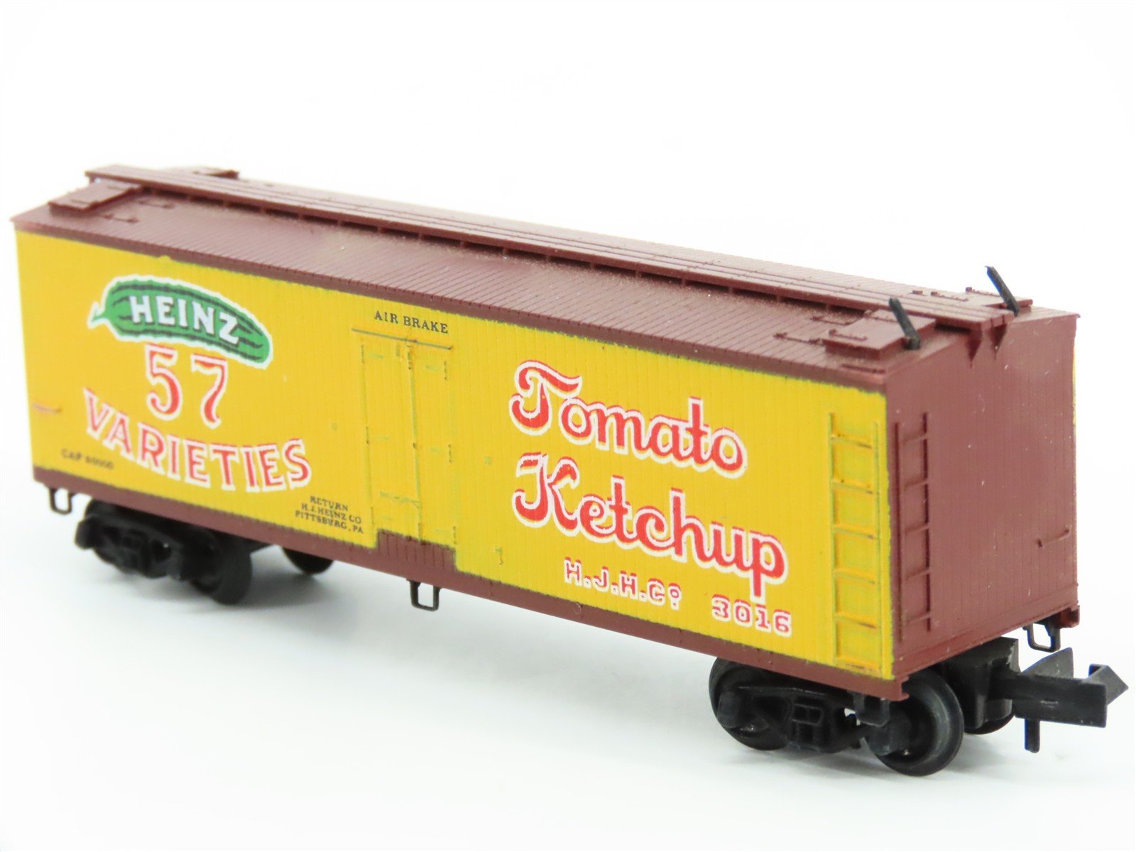 N Micro-Trains MTL/Kadee 47021 HJHC Heinz Ketchup 57 40' Reefer Car #3016