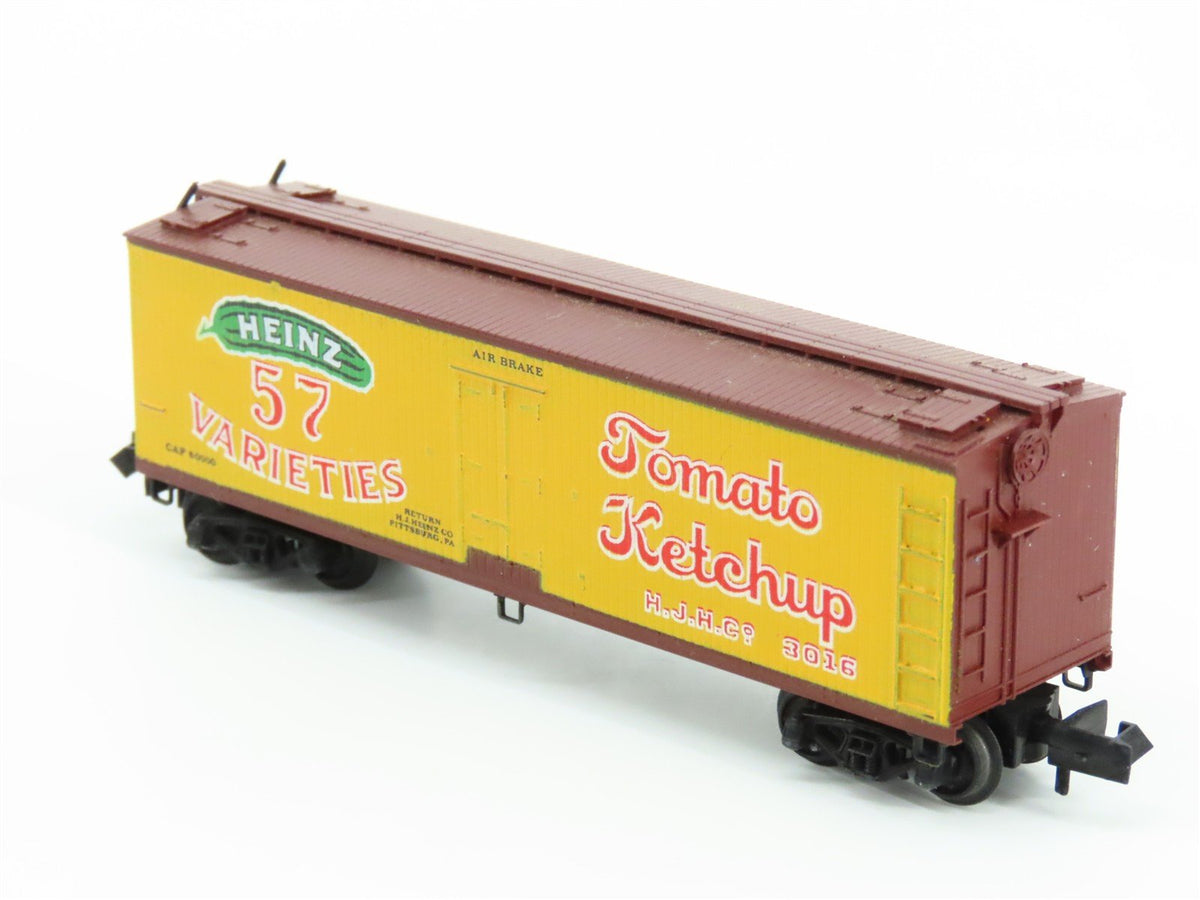N Micro-Trains MTL/Kadee 47021 HJHC Heinz Ketchup 57 40&#39; Reefer Car #3016