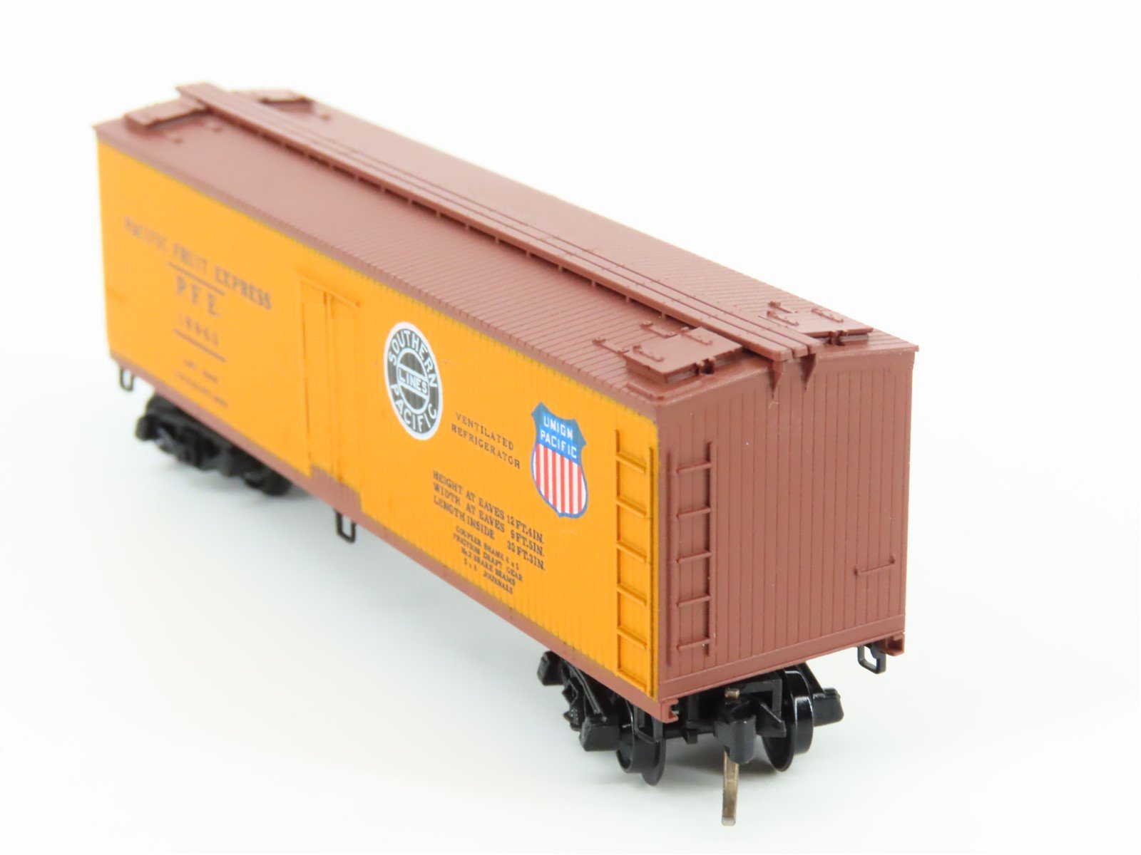 N Kadee Micro-Trains MTL 47060 SP UP PFE Pacific Fruit Express 40' Reefer #18943