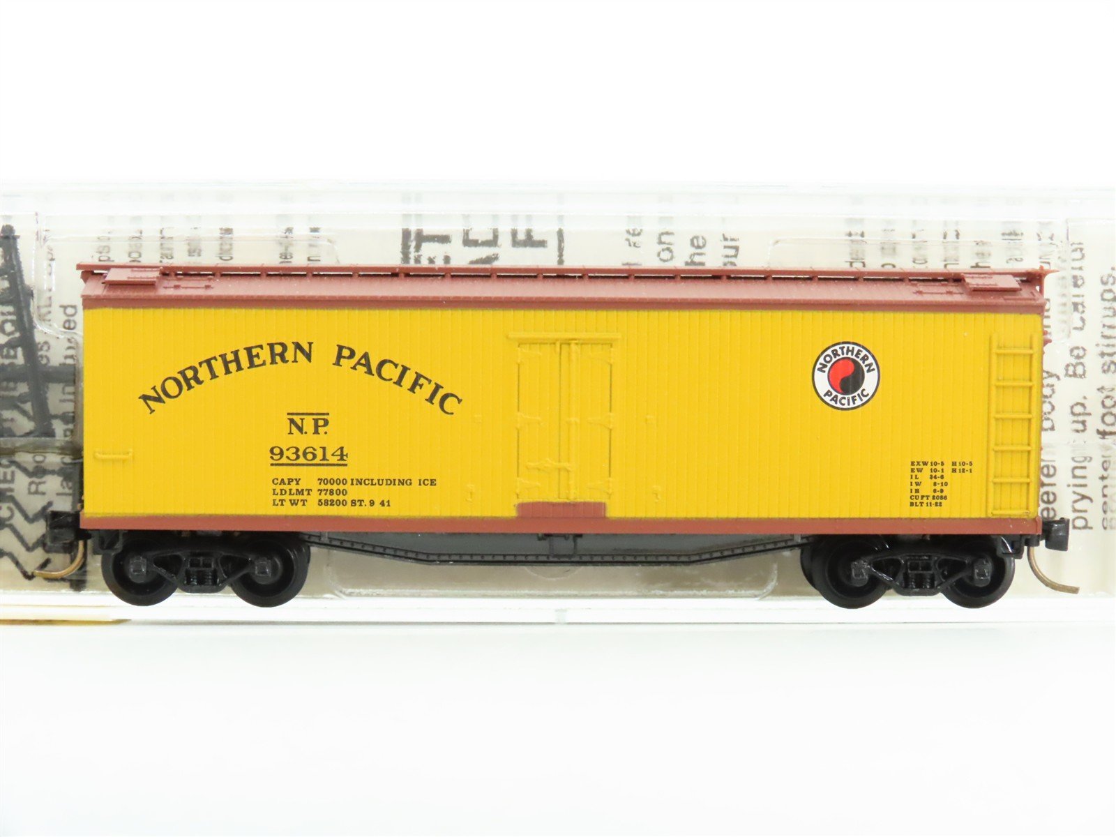 N Scale Micro-Trains MTL/Kadee 49260 NP Northern Pacific 40' Wood Reefer #93614