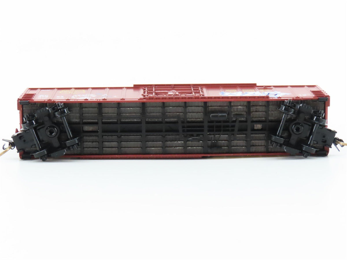 N Scale Micro-Trains MTL GCS WC Wisconsin Central Boxcar #27663 w/ Graffiti