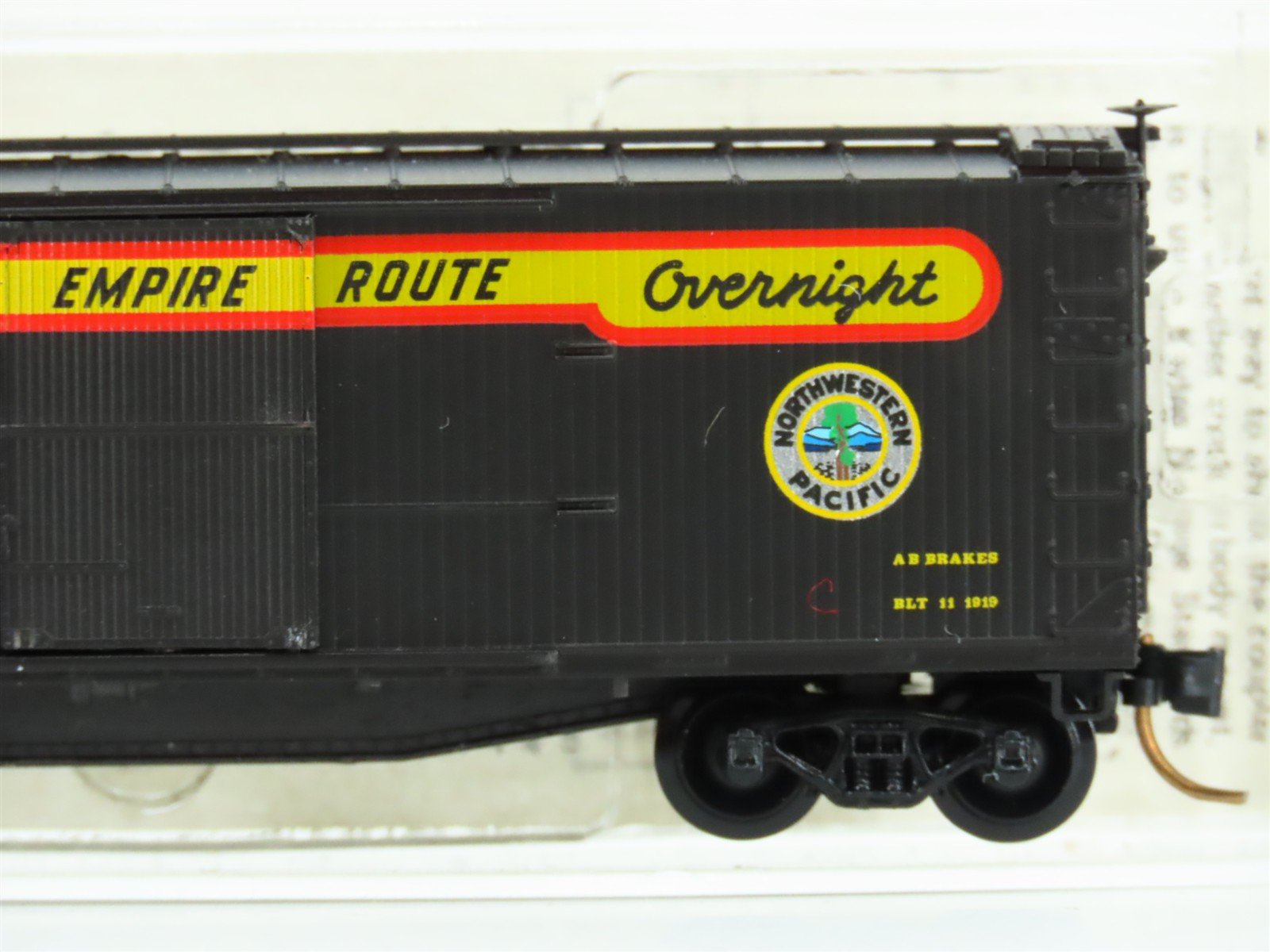N Micro-Trains MTL/Kadee 39100 NWP Northwestern Pacific 40' Wood Reefer #1953