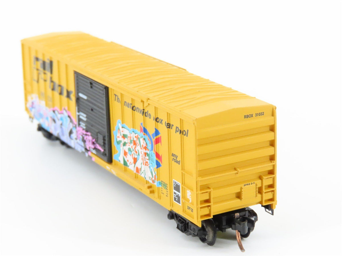 N Scale Micro-Trains MTL GCS RBOX Railbox &quot;Blue Bird&quot; Boxcar #31032 w/ Graffiti