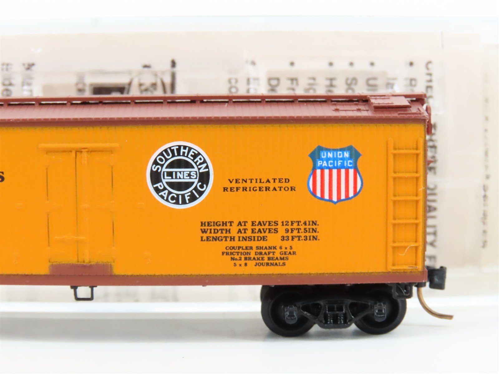 N Kadee Micro-Trains MTL 47060 SP UP PFE Pacific Fruit Express 40' Reefer #18955