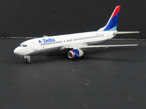 1:400 Dragon Wings Premiere 55246 Die-Cast Delta Shuttle Boeing 737-832 Airliner