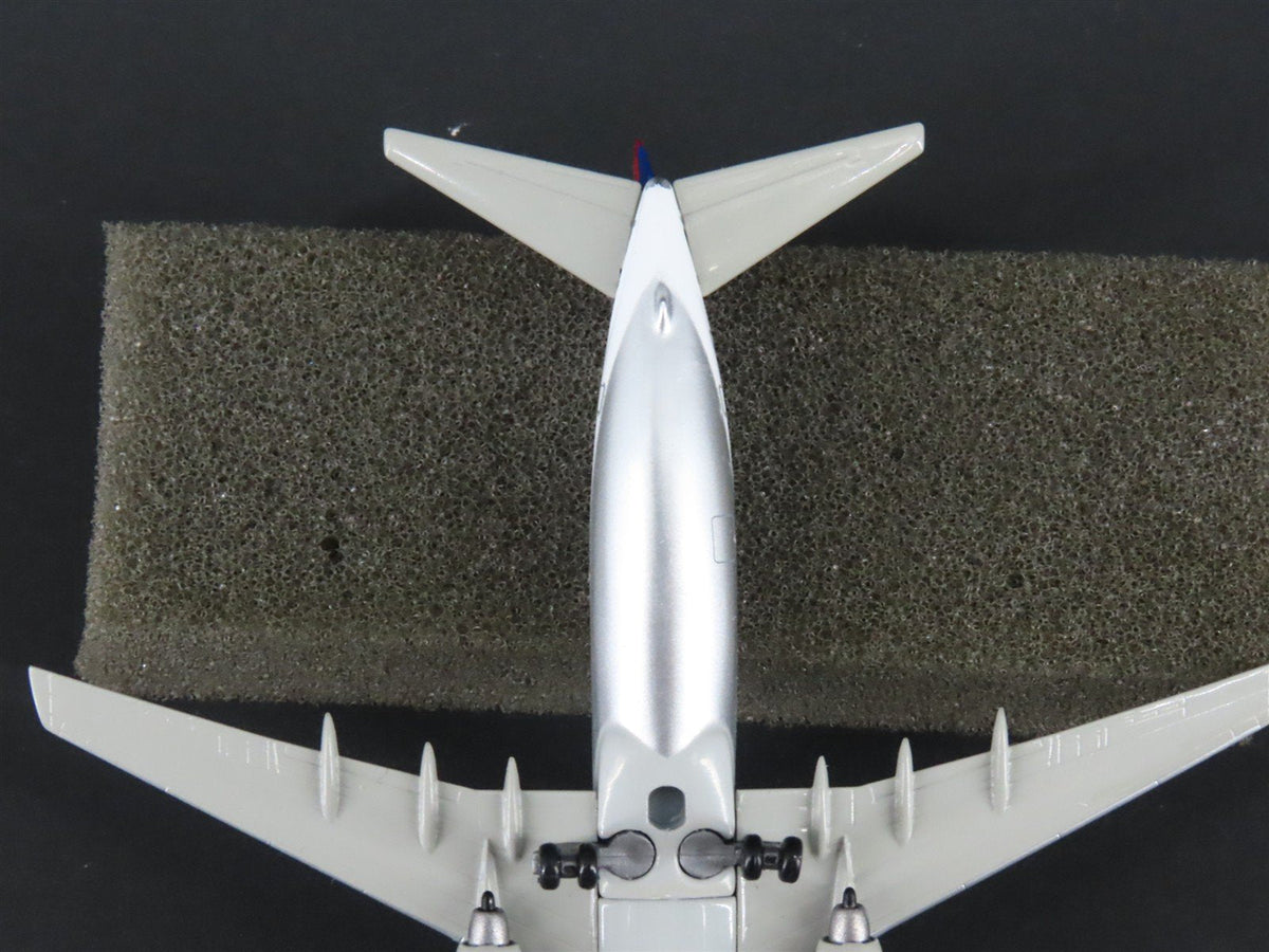 1:400 Dragon Wings Premiere 55246 Die-Cast Delta Shuttle Boeing 737-832 Airliner