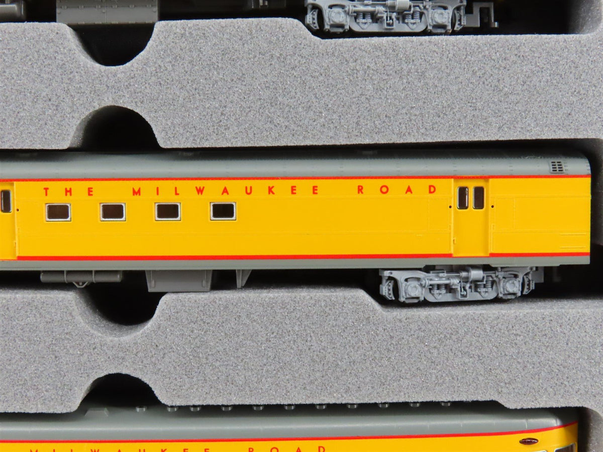 N Scale KATO 106-012 MILW Milwaukee Road / Streamliner Passenger Car Set of 6