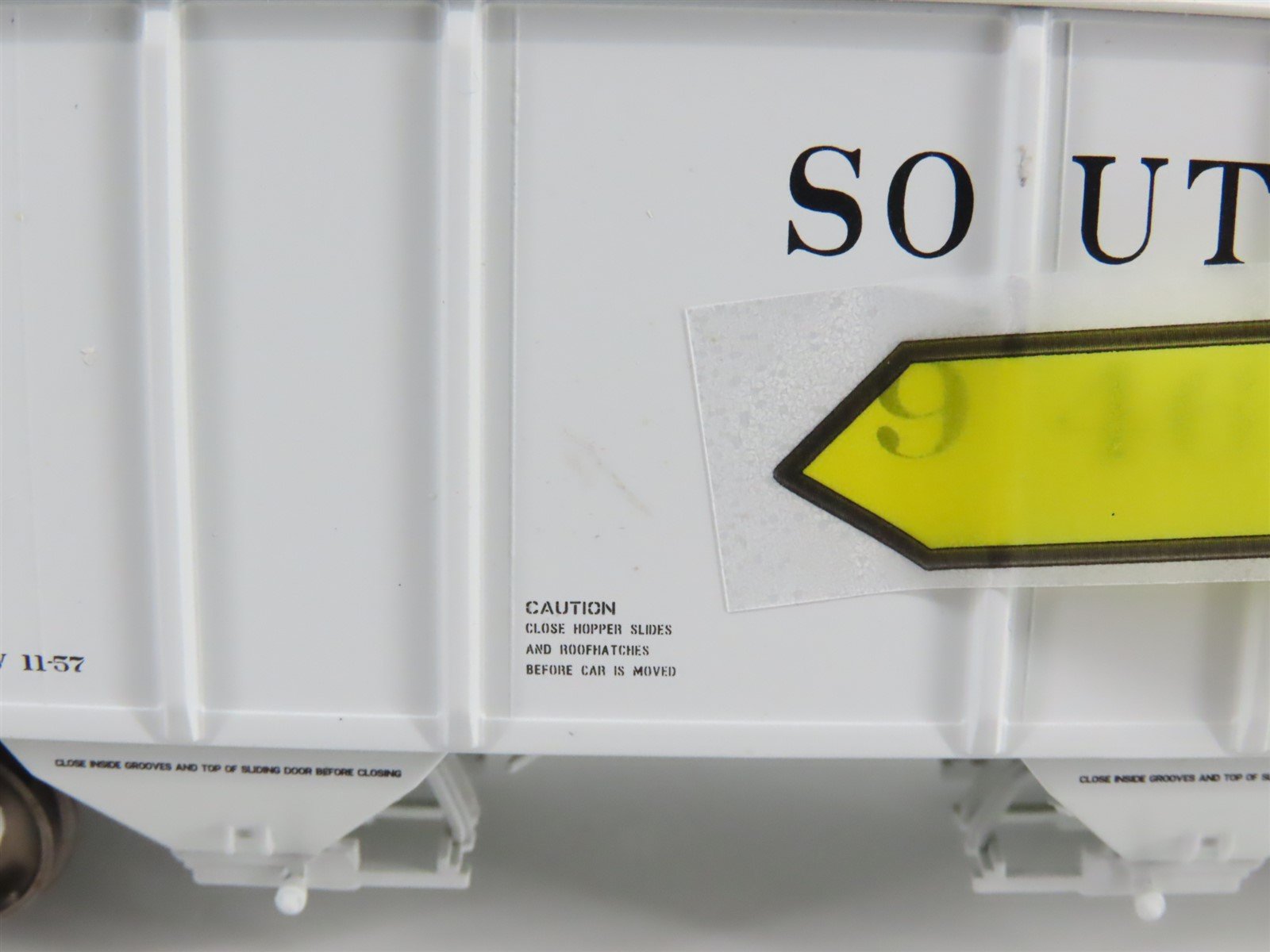 HO Scale Athearn Genesis ATHG73610 SOU Southern Railroad 3-Bay Hopper #94683