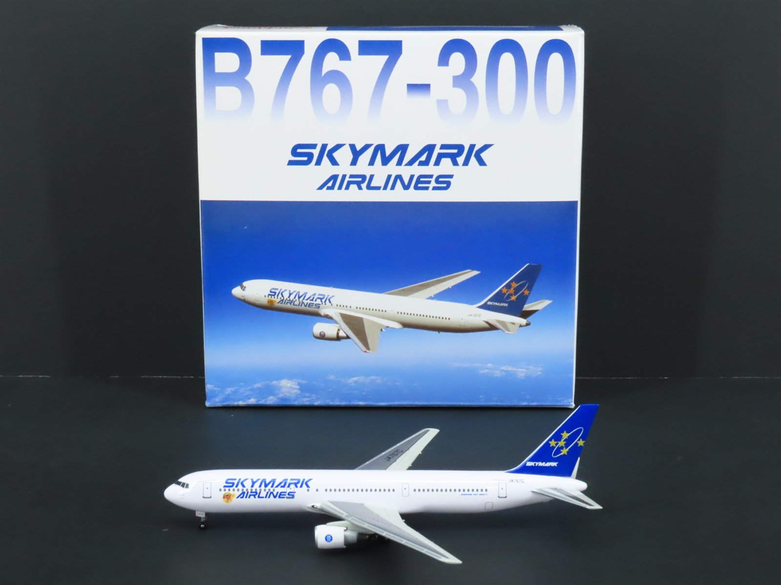 1:400 Dragon Wings Premiere 55374 Die-Cast Skymark Airlines B767-300 Airliner