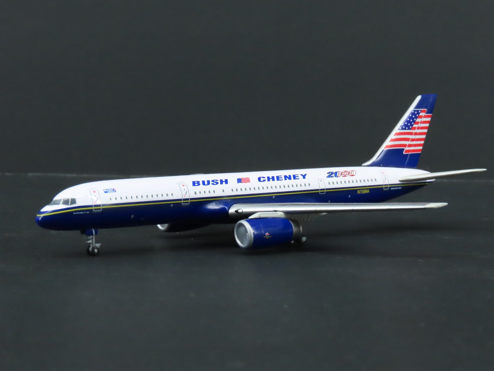 1:400 Dragon Wings Premiere 55450 Die-Cast North American B757-200 Airliner