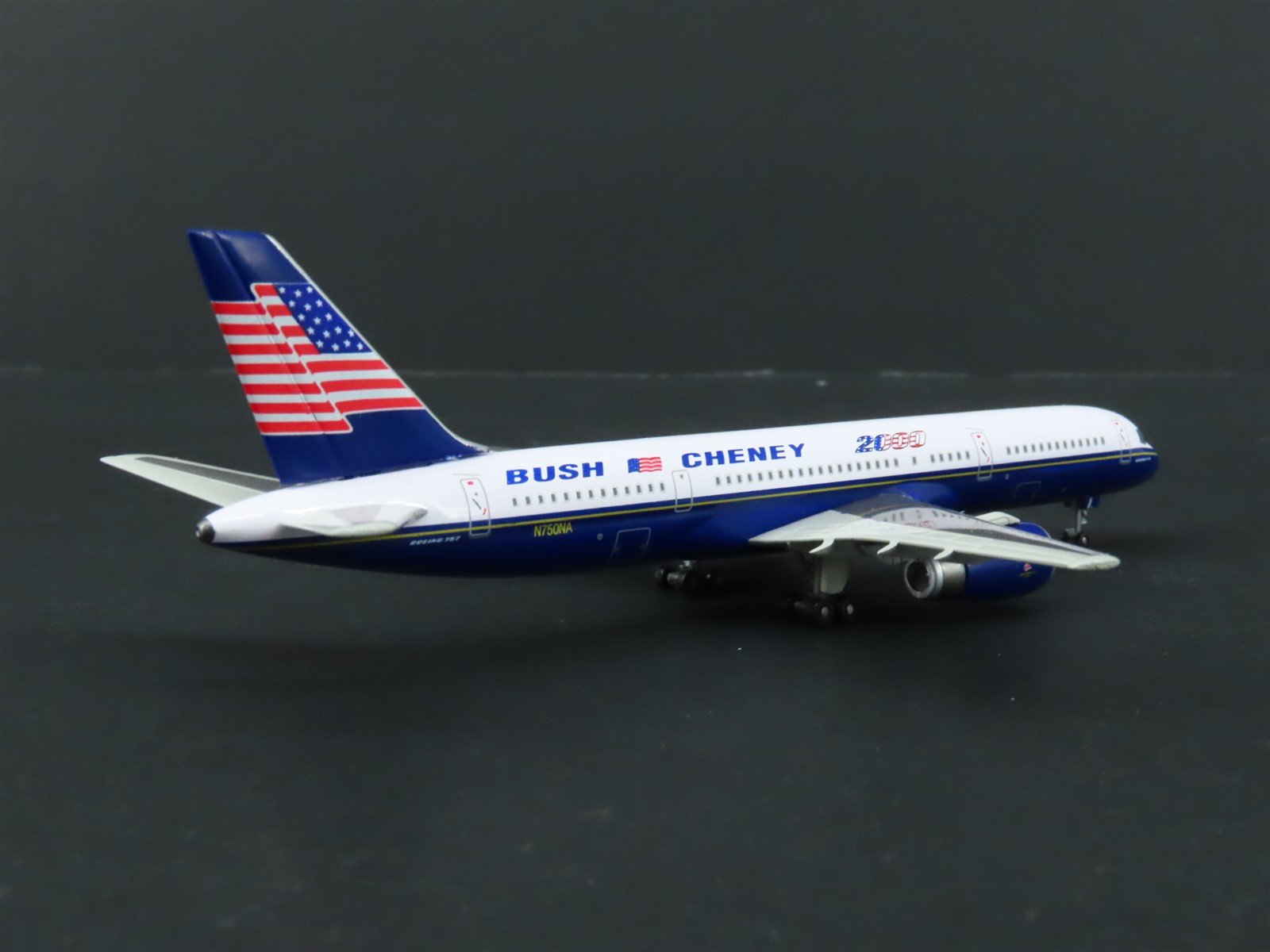 1:400 Dragon Wings Premiere 55450 Die-Cast North American B757-200 Airliner