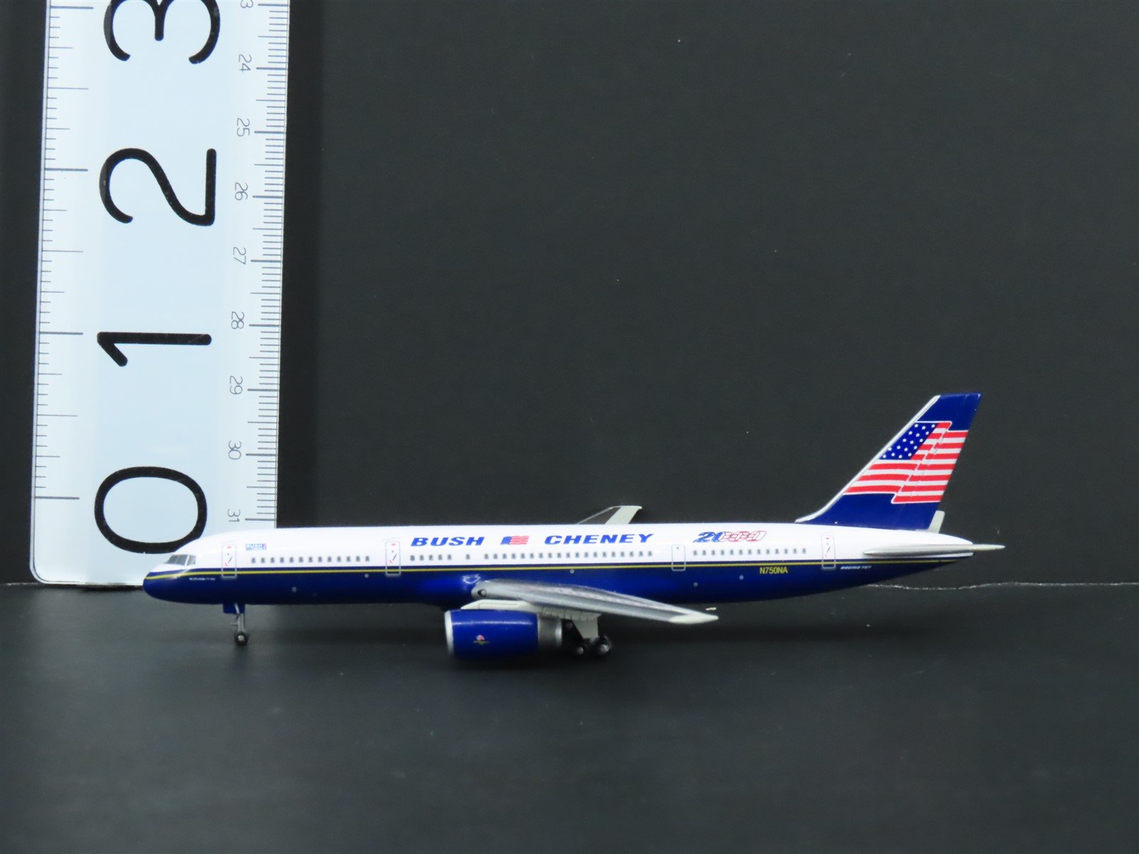 1:400 Dragon Wings Premiere 55450 Die-Cast North American B757-200 Airliner