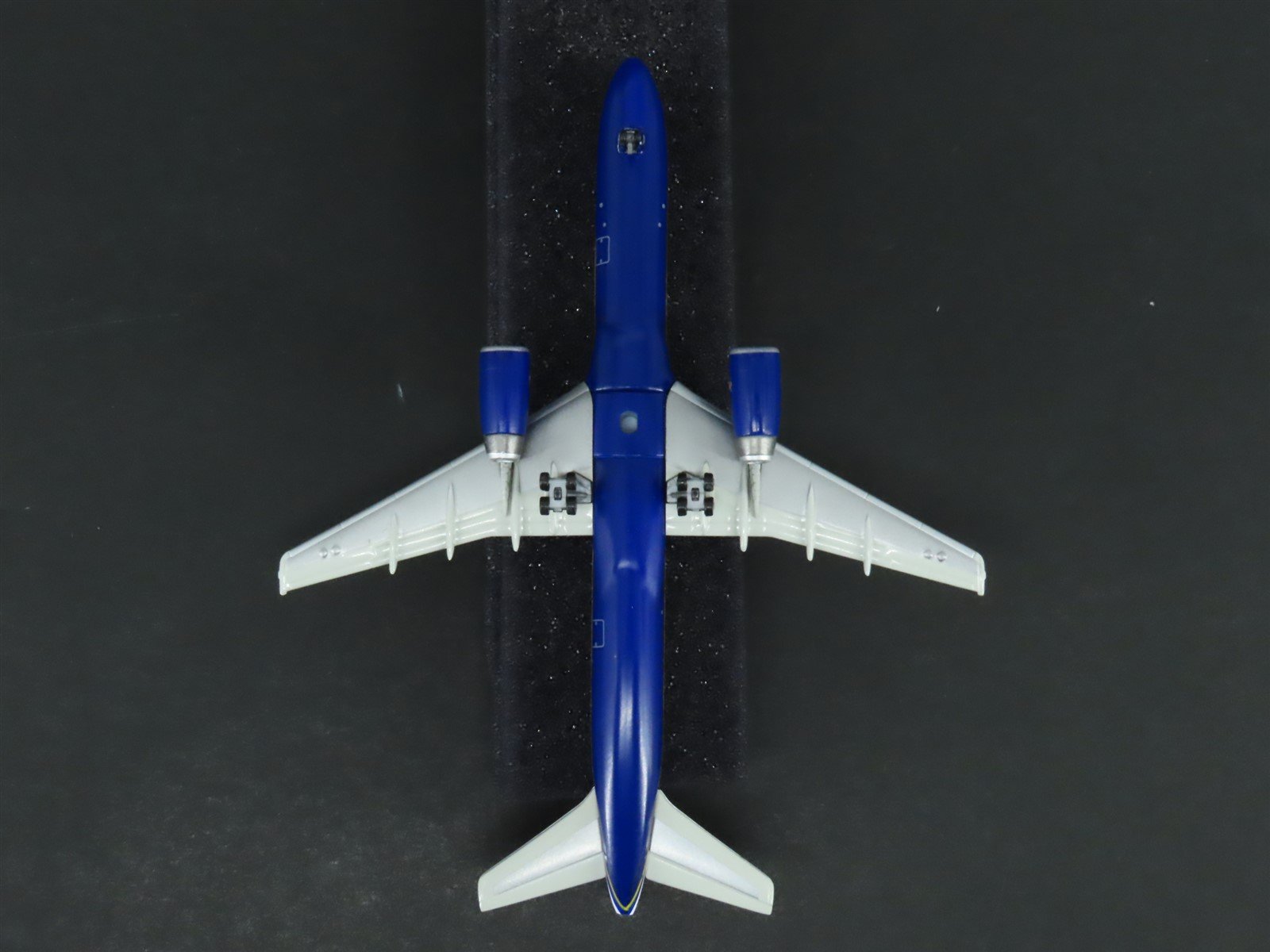 1:400 Dragon Wings Premiere 55450 Die-Cast North American B757-200 Airliner