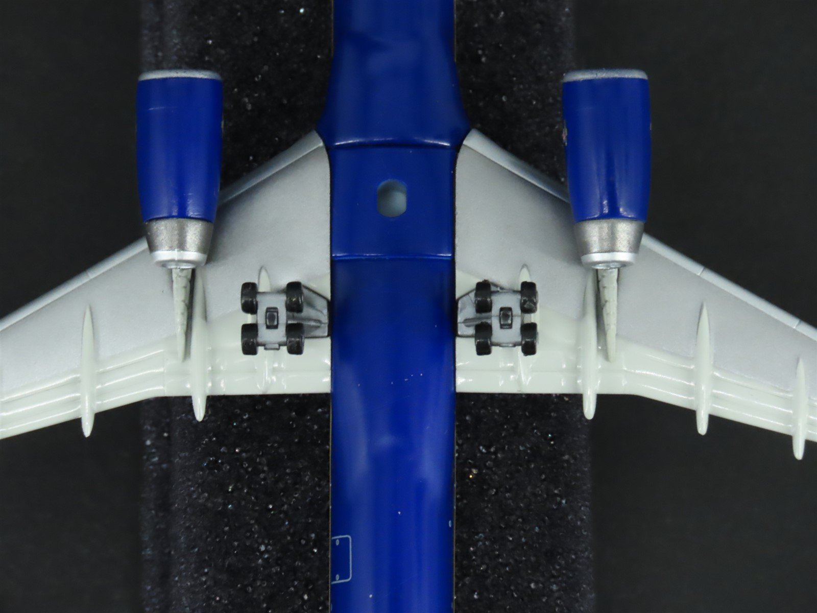 1:400 Dragon Wings Premiere 55450 Die-Cast North American B757-200 Airliner