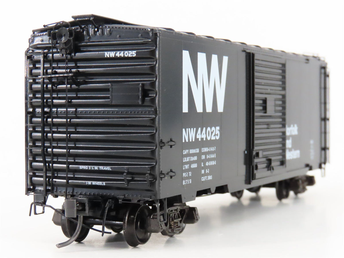 HO Scale Kadee 5004 NW Norfolk &amp; Western Railroad 40&#39; Single Door Box Car #44025